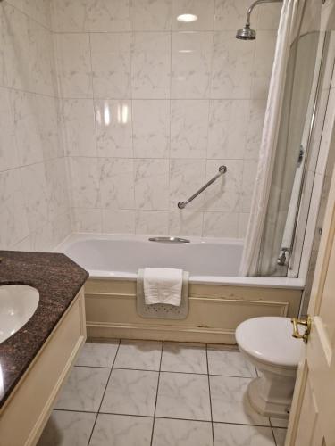 The Royal Highland Hotel - image 10