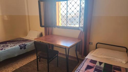 Twin Room with Shared Bathroom image 2