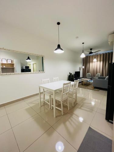 Kitchen, COMFY SKY SUITE Free Wifi & Netflix in Bangi