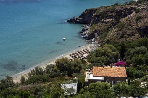 Elegant Andros Beach House - Villa Stenies Thea- 5 Bedrooms - Direct Beach Access - Piso Gyalia Beach