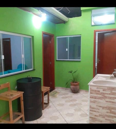 Casa completa com garagem em Aparecida.