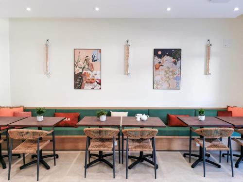 Bloom Hostel Bar & Garden in Bordeaux