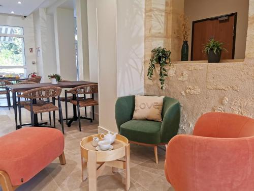 Bloom Hostel Bar & Garden in Bordeaux