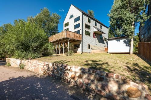 Colorado Retreat about 3 Mi to Cheyenne Mountain Zoo! near Will Rogers Shrine of the Sun