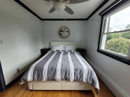 Serene 5 Bedroom Waterfront Retreat Near BWI in Glen Burnie, USA