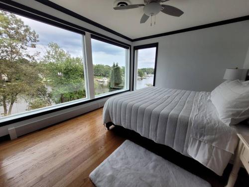 Serene 5 Bedroom Waterfront Retreat Near BWI in Glen Burnie, USA