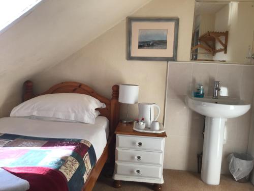 The Royal Crown Guest House - image 11