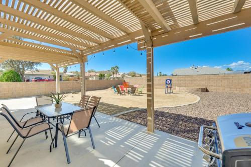 Yucca Valley Home with Fire Pit, Grill and Yard Games!