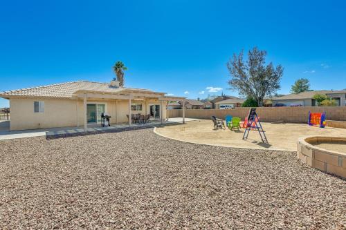 Yucca Valley Home with Fire Pit, Grill and Yard Games!