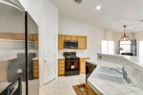 Pet-Friendly Escape with Grill, 11 Mi to Strip!, Las Vegas (fotografie 10)