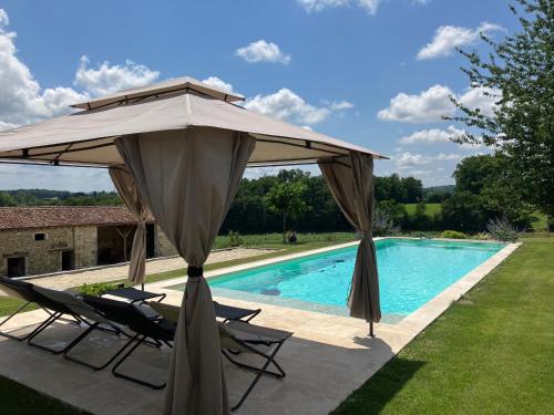 Château de caractère avec piscine au cœur du Périgord vert