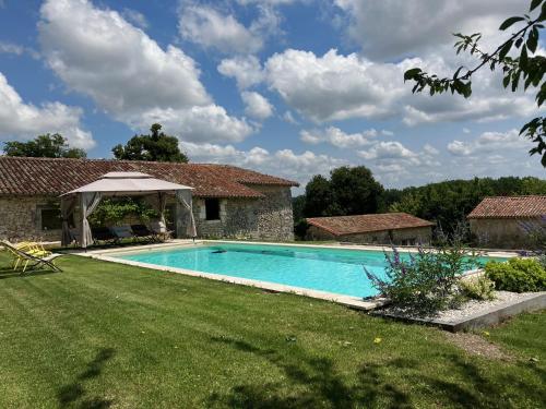 Château de caractère avec piscine au cœur du Périgord vert