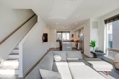 Private Rooftop with Cold Plunge Modern Townhome in Philadelphia, USA