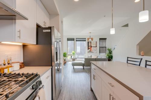 Private Rooftop with Cold Plunge Modern Townhome in Philadelphia, USA