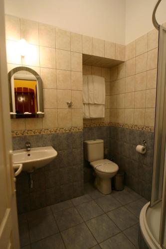 Standard Triple Room image 3