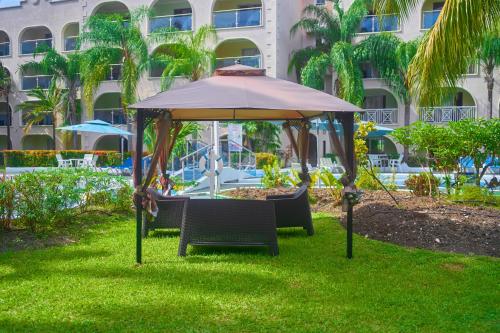 Udvendig, Sunbay Hotel in Christ Church