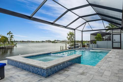 It's a GOLD RUSH! Paddleboard, Kayak, Saltwater Pool & Spa - Villa Sea'n Coastal View - Roelens in Burnt Store Marina (FL)