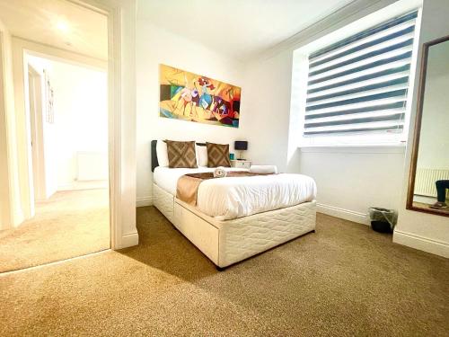 Executive apartments, nr city centre with private parking - Plymouth