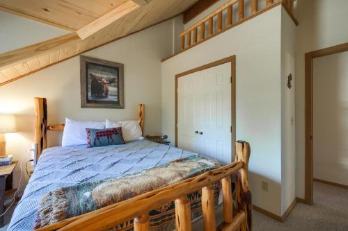 Spacious and Quiet Pagosa Springs Cabin with Deck - image 2