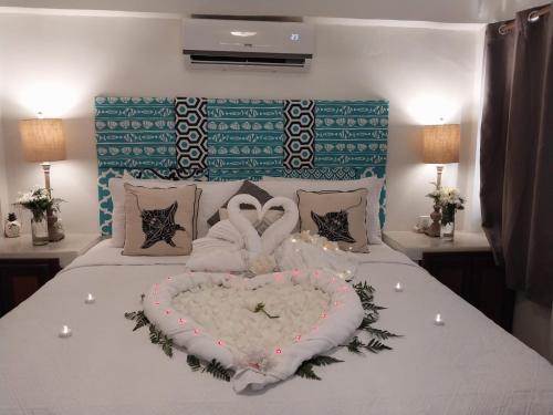 1 king bed, 1 sofa bed