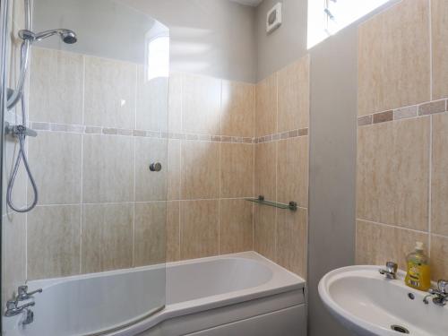 Moorland House - image 4