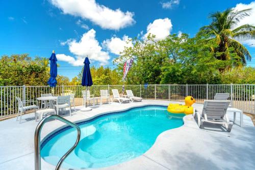 บริการและสิ่งอำนวยความสะดวก, Waterfront Beach Houses with Dock & Heated Pool in ลิตเติล ทอช คีย์ (FL)