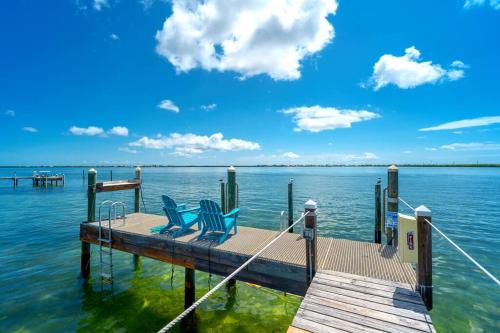 สภาพแวดล้อมโดยรอบ, Waterfront Beach Houses with Dock & Heated Pool in ลิตเติล ทอช คีย์ (FL)