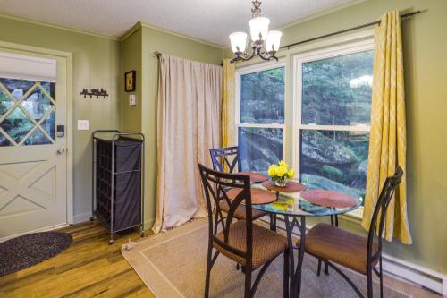 Pet-Friendly Beech Mountain Condo Walk to Slopes! in Beech Mountain, USA