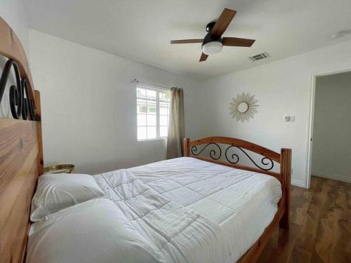Charming 4 Bedroom Home W/ Large, Gated Backyard in Los Angeles, USA
