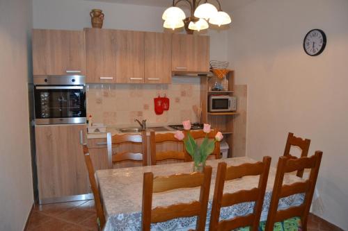  Apartment Jakov, Unterkunft in Kršan