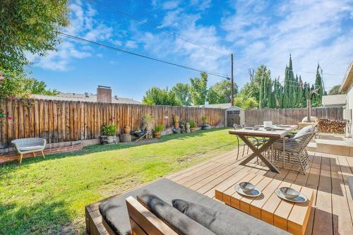 Charming 4 Bedroom Home W/ Large, Gated Backyard in Los Angeles, USA