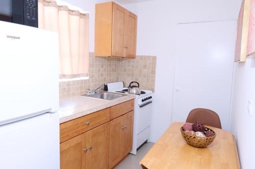 Kitchen, Sandpiper Apartments in Bermuda