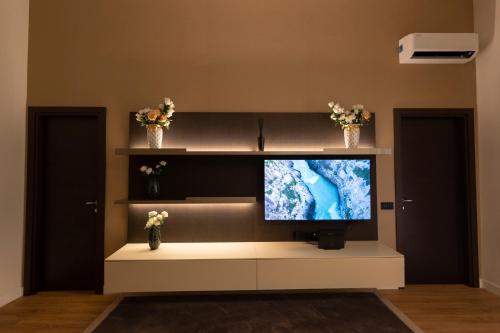 luxury and exclusive Bovio square house 4
