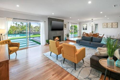 Spacious, Beautiful Home W/ Yard & Pool in Los Angeles, USA