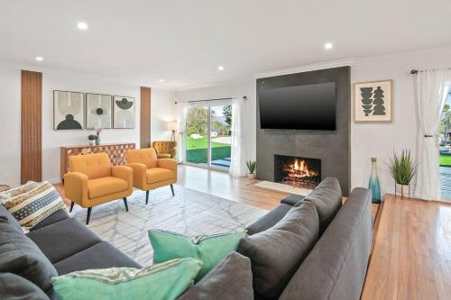Spacious, Beautiful Home W/ Yard & Pool in Los Angeles, USA