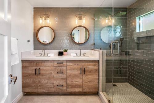 Spacious, Beautiful Home W/ Yard & Pool in Los Angeles, USA