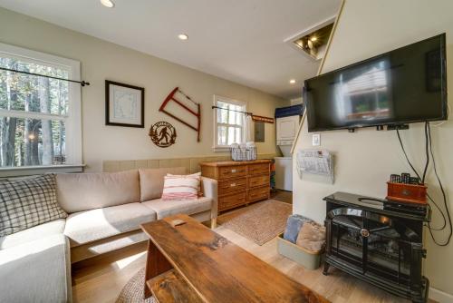 Mountain Cabin with Deck Less Than 1 Mile to Ski Resort! - image 8