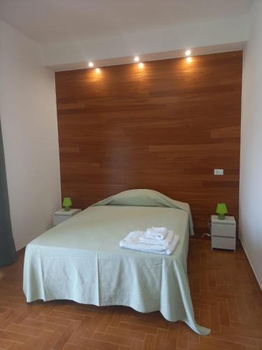 Double Room with Balcony image 7