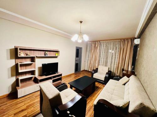 Sunny and Comfort Apartment in City Center, Солнечная и Комфортная Квартира в Центре Города,