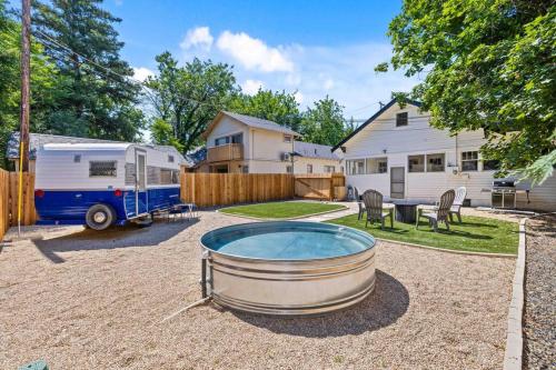 Downtown Bungalow with Geothermal Hot Spring