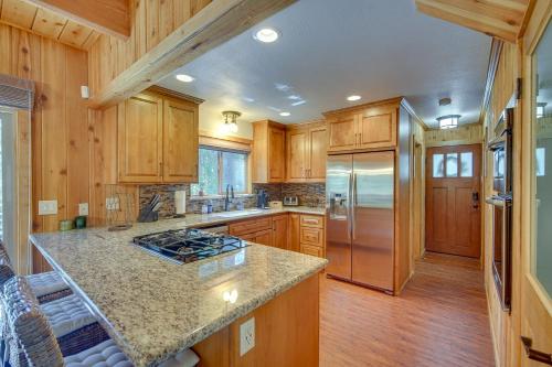 Serene Cabin Rental Near Lake Arrowhead Village! in Lake Arrowhead, USA