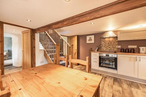 Pendre Cottage - image 2