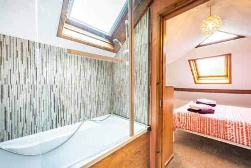 Pendre Cottage - image 13