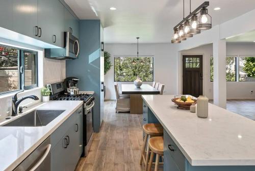 Comfortable, Stylish Westwood Home in Los Angeles, USA