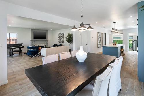 Comfortable, Stylish Westwood Home in Los Angeles, USA