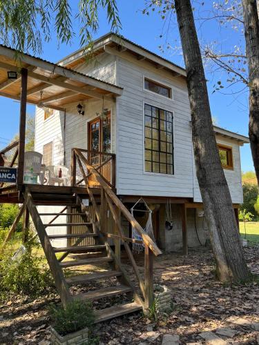 Viva la Pepa. Cabañas al Río (Viva la Pepa. Cabanas al Rio) in Delta del Tigre