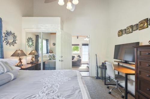 Cozy Sunset Views with Lanai - Close to Beach home in Kalaoa (HI)