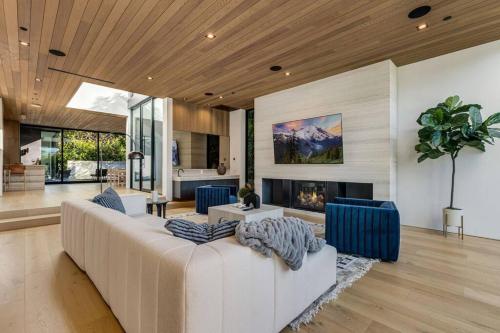 Modern, Resort-Style Home in West Hollywood in Los Angeles, USA