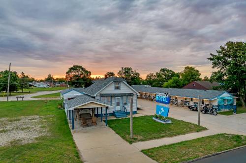 Eagles Nest Motel Unit 2