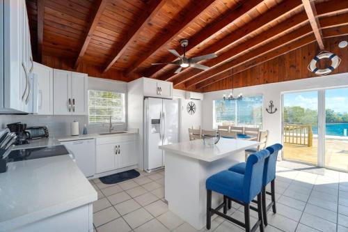 Waterfront Anchor House with Boat Basin & Ramp in Summerland Key, USA